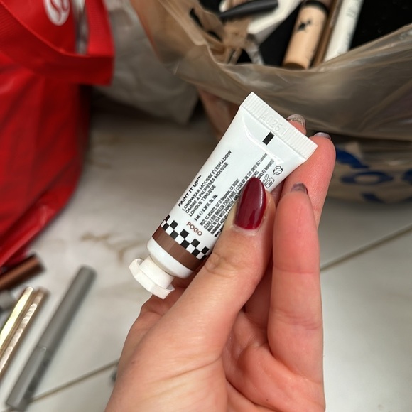 GXVE BY GWEN STEFANI
Paint It Up Clean 24-Hr Cream Eyeshadow - Picture 2 of 2